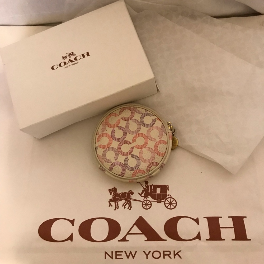 💯 Authentic Coach Change purse